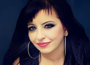 Лена Михаил